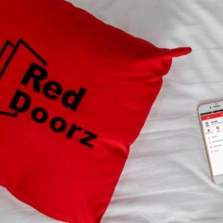 Hotel RedDoorz Plus near Taman Siring Banua Anyar Zewnętrze zdjęcie