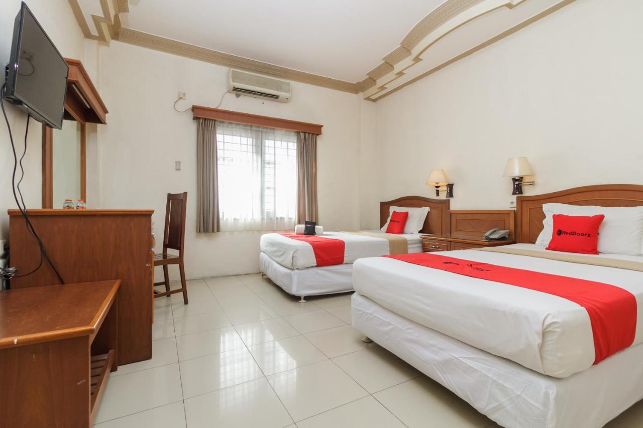 Hotel RedDoorz Plus near Taman Siring Banua Anyar Zewnętrze zdjęcie