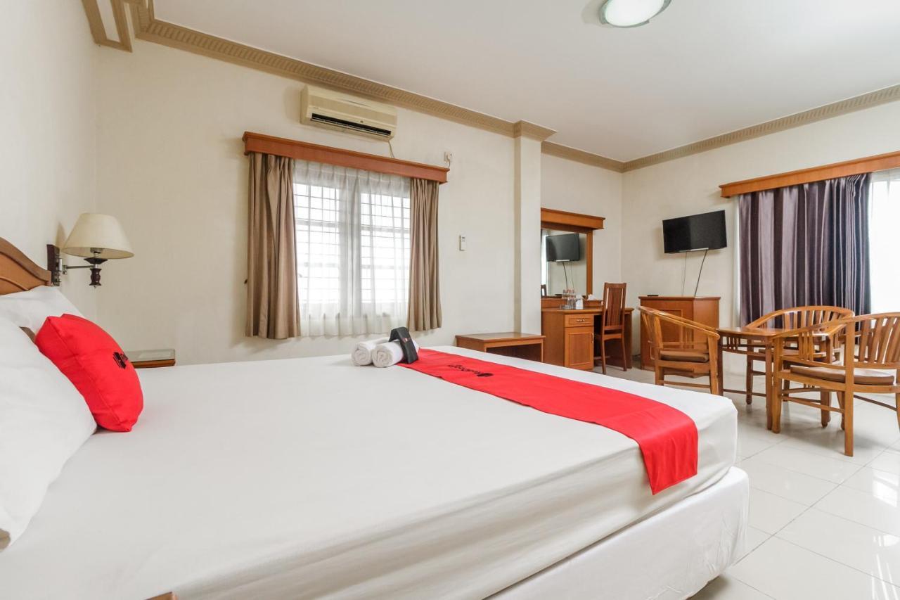 Hotel RedDoorz Plus near Taman Siring Banua Anyar Zewnętrze zdjęcie