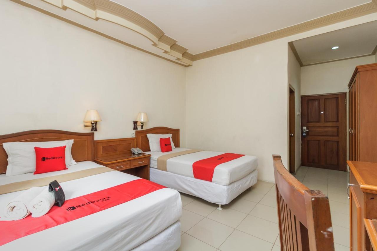 Hotel RedDoorz Plus near Taman Siring Banua Anyar Zewnętrze zdjęcie