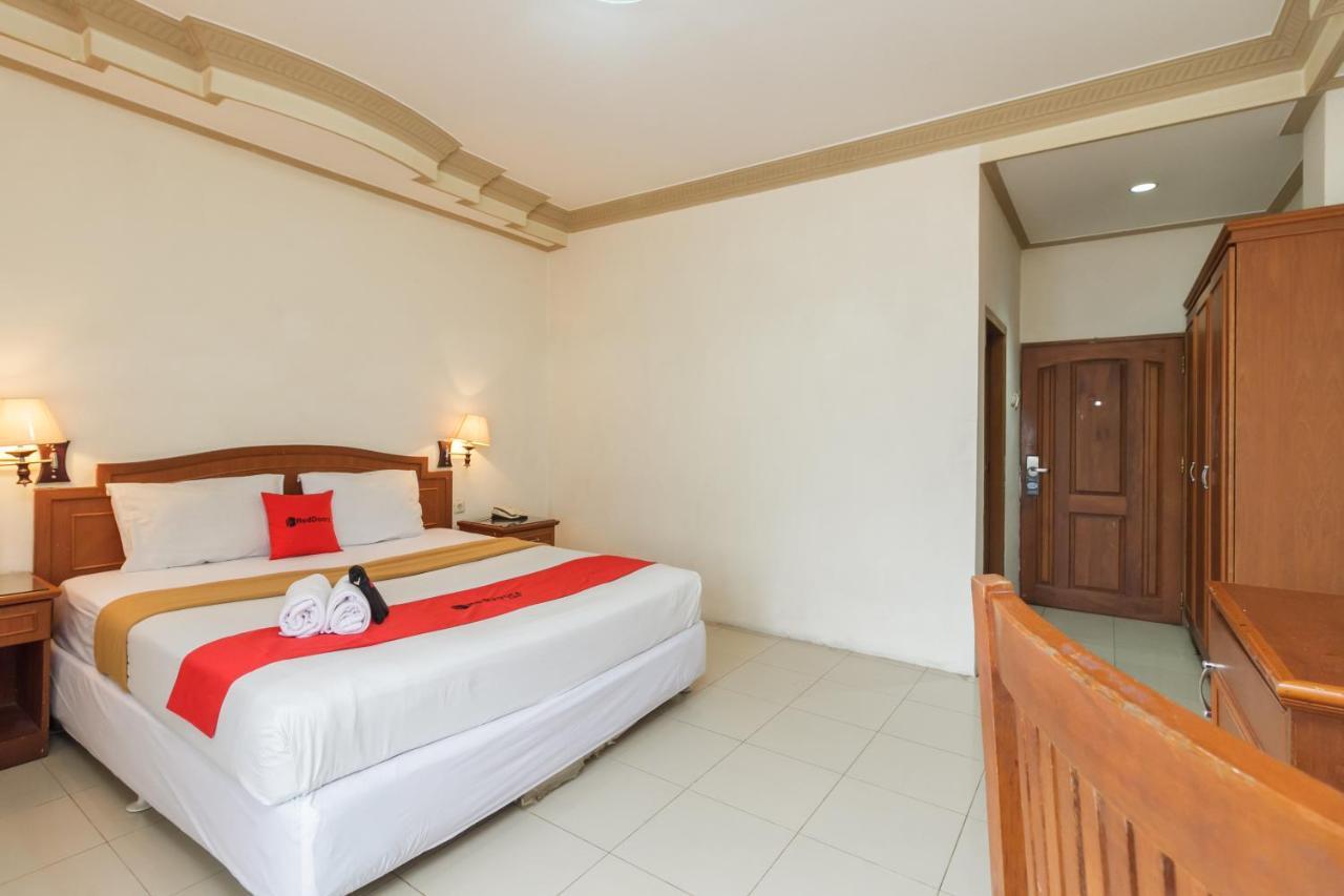 Hotel RedDoorz Plus near Taman Siring Banua Anyar Zewnętrze zdjęcie