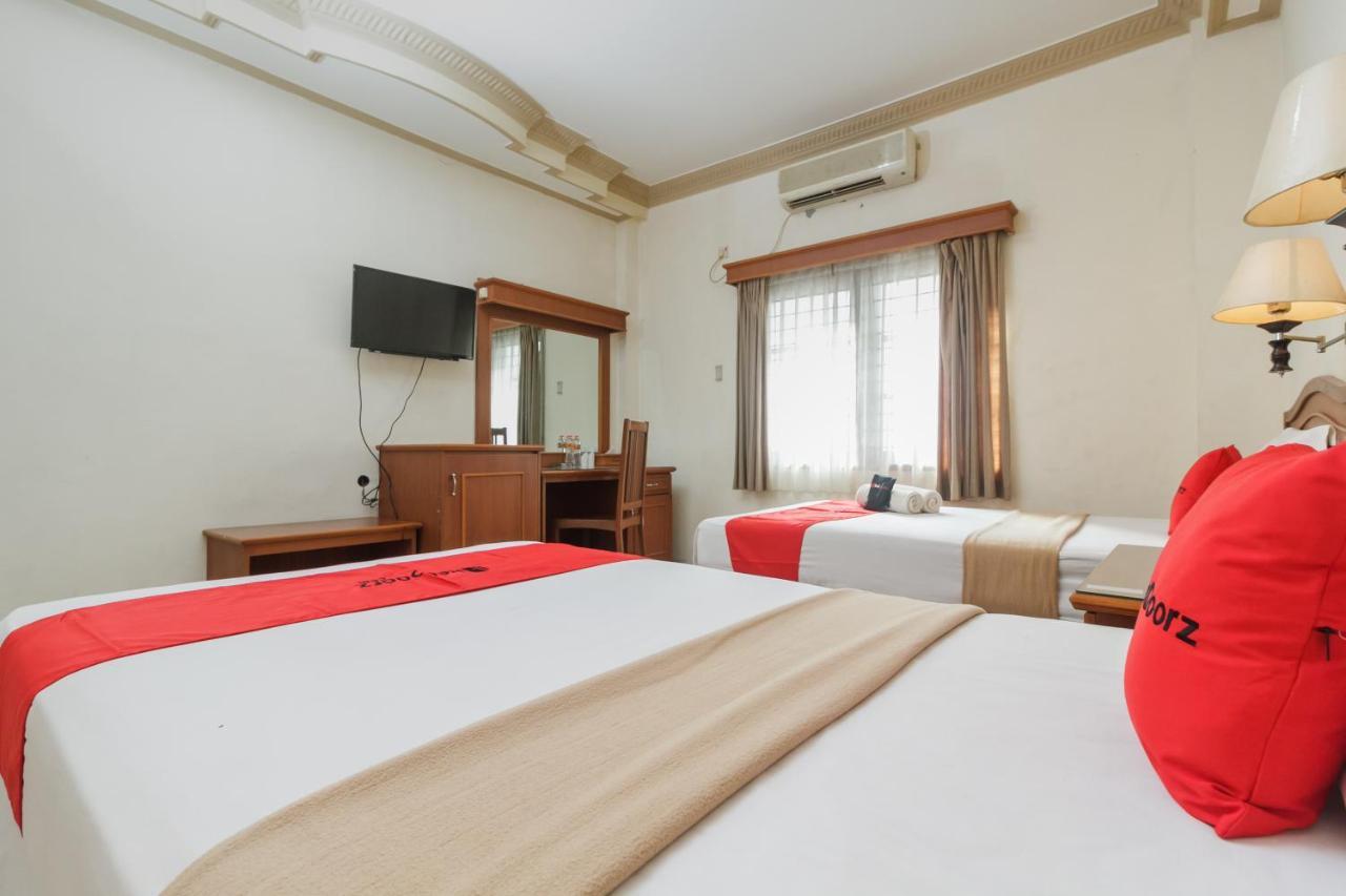 Hotel RedDoorz Plus near Taman Siring Banua Anyar Zewnętrze zdjęcie