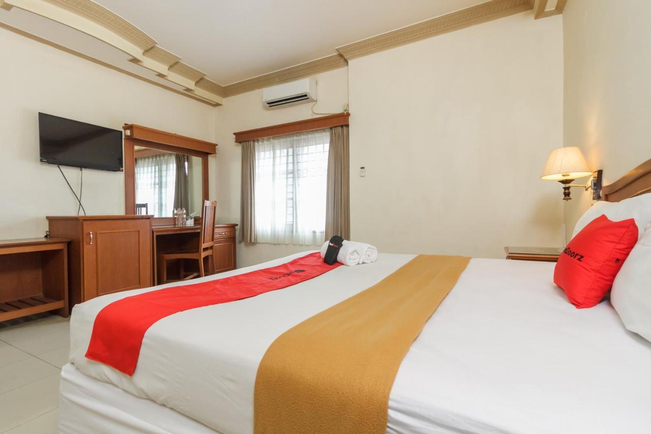 Hotel RedDoorz Plus near Taman Siring Banua Anyar Zewnętrze zdjęcie