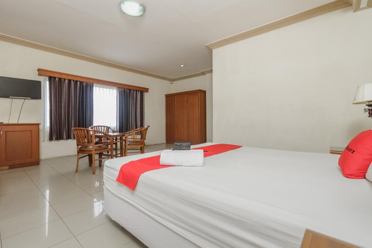 Hotel RedDoorz Plus near Taman Siring Banua Anyar Zewnętrze zdjęcie