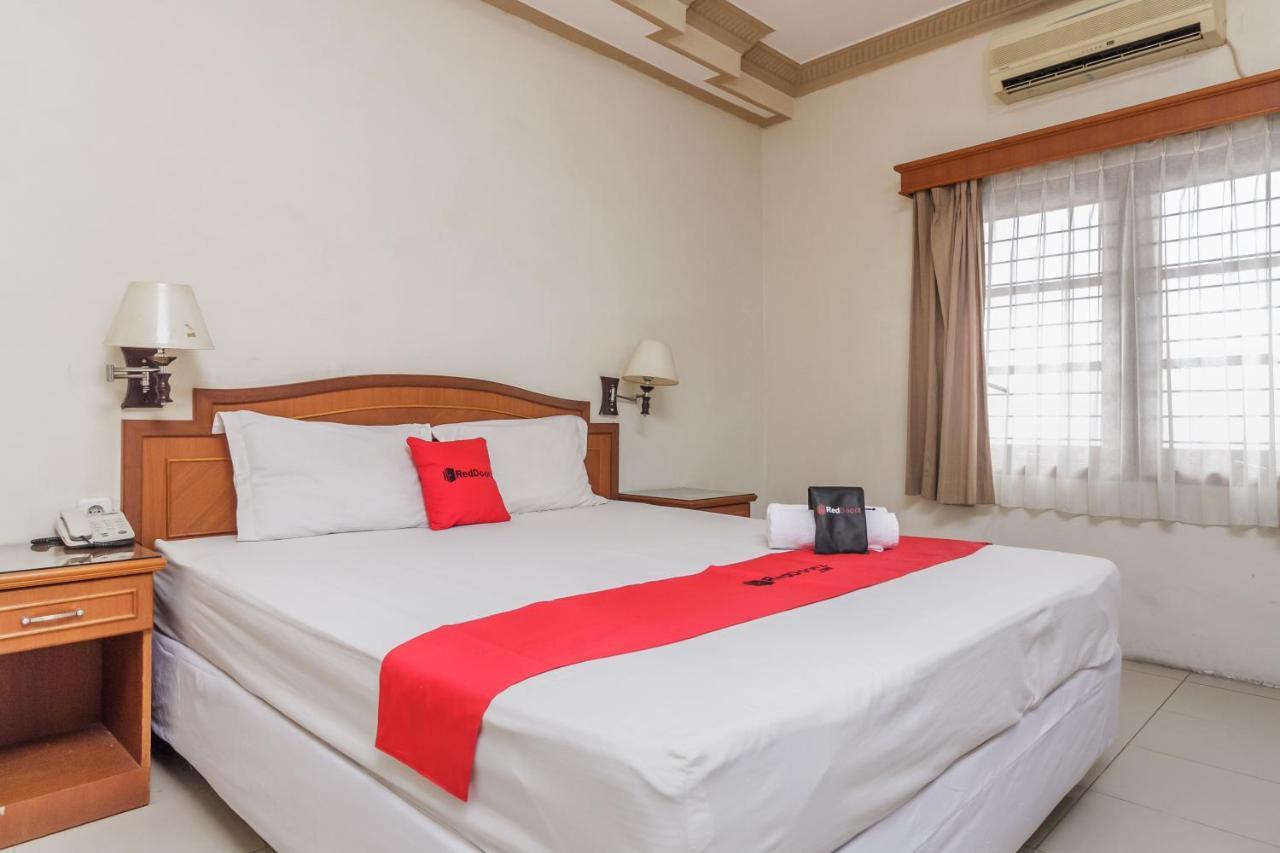 Hotel RedDoorz Plus near Taman Siring Banua Anyar Zewnętrze zdjęcie